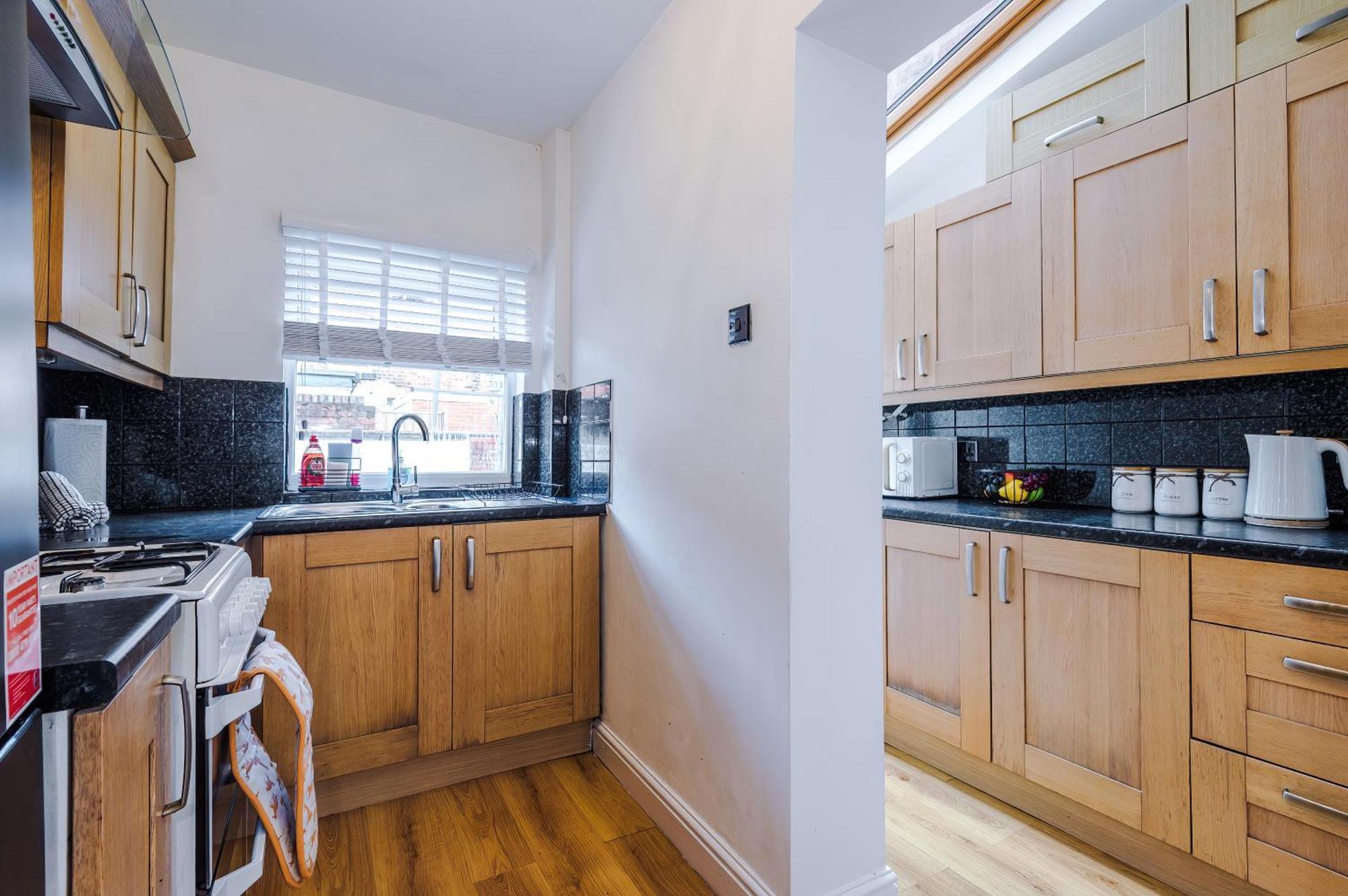 New! Spacious 2-Bed Home In Chester City-Centre By 53 Degrees Property, Ideal For Couples & Small Groups, Great Location - Sleeps 5 Dış mekan fotoğraf