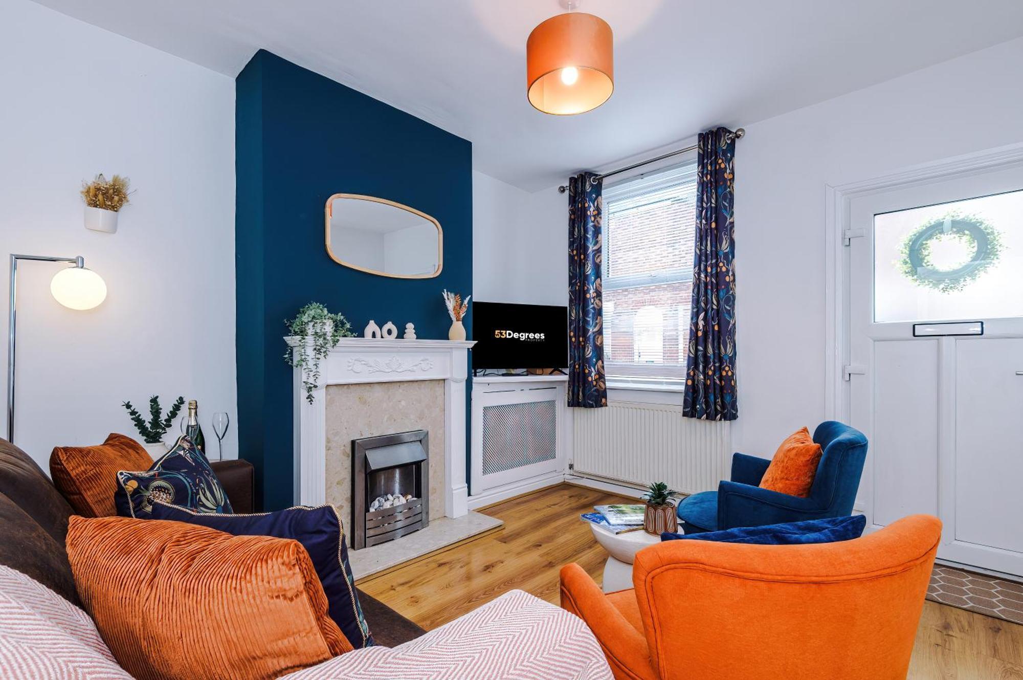 New! Spacious 2-Bed Home In Chester City-Centre By 53 Degrees Property, Ideal For Couples & Small Groups, Great Location - Sleeps 5 Dış mekan fotoğraf