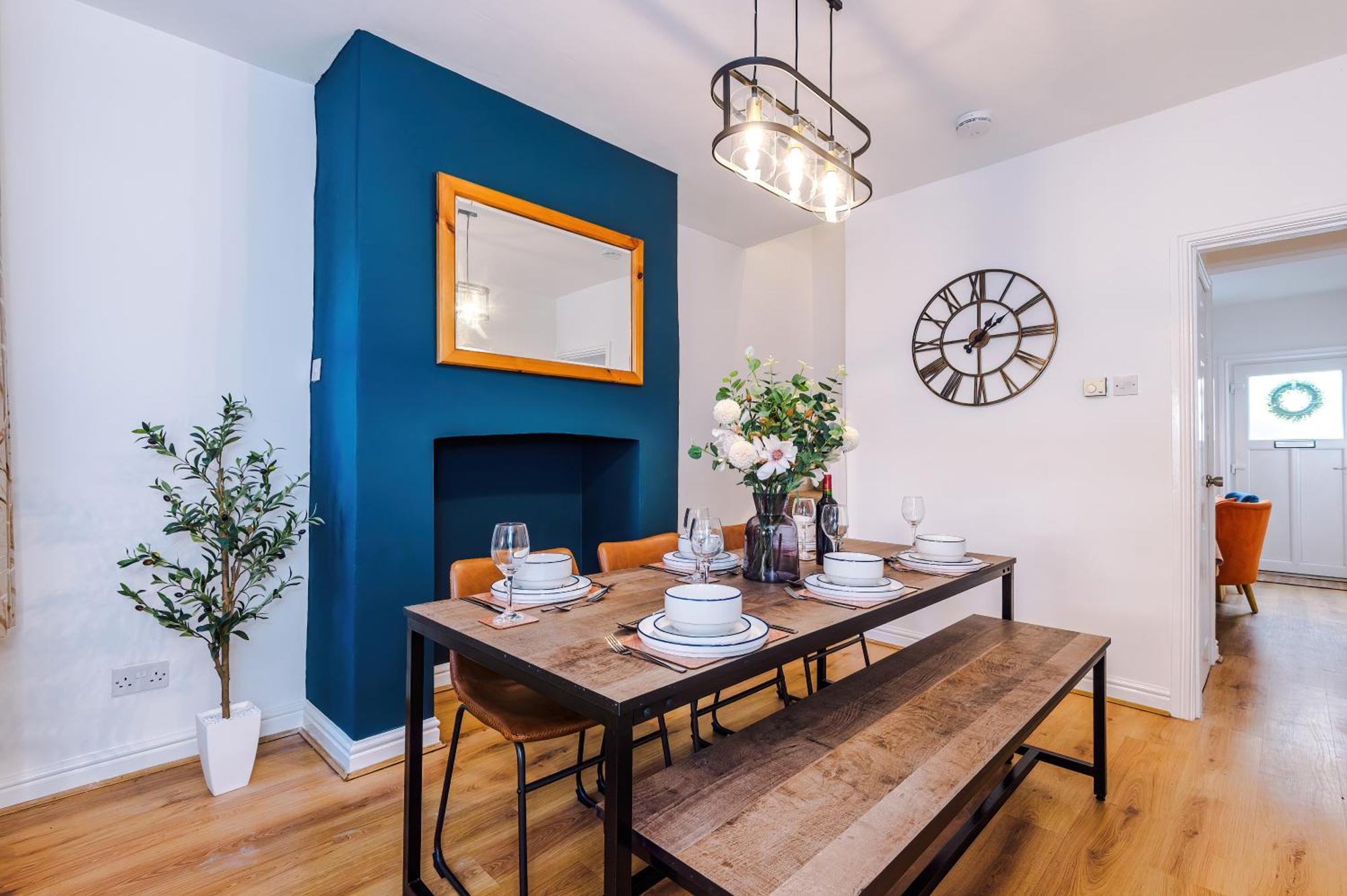 New! Spacious 2-Bed Home In Chester City-Centre By 53 Degrees Property, Ideal For Couples & Small Groups, Great Location - Sleeps 5 Dış mekan fotoğraf