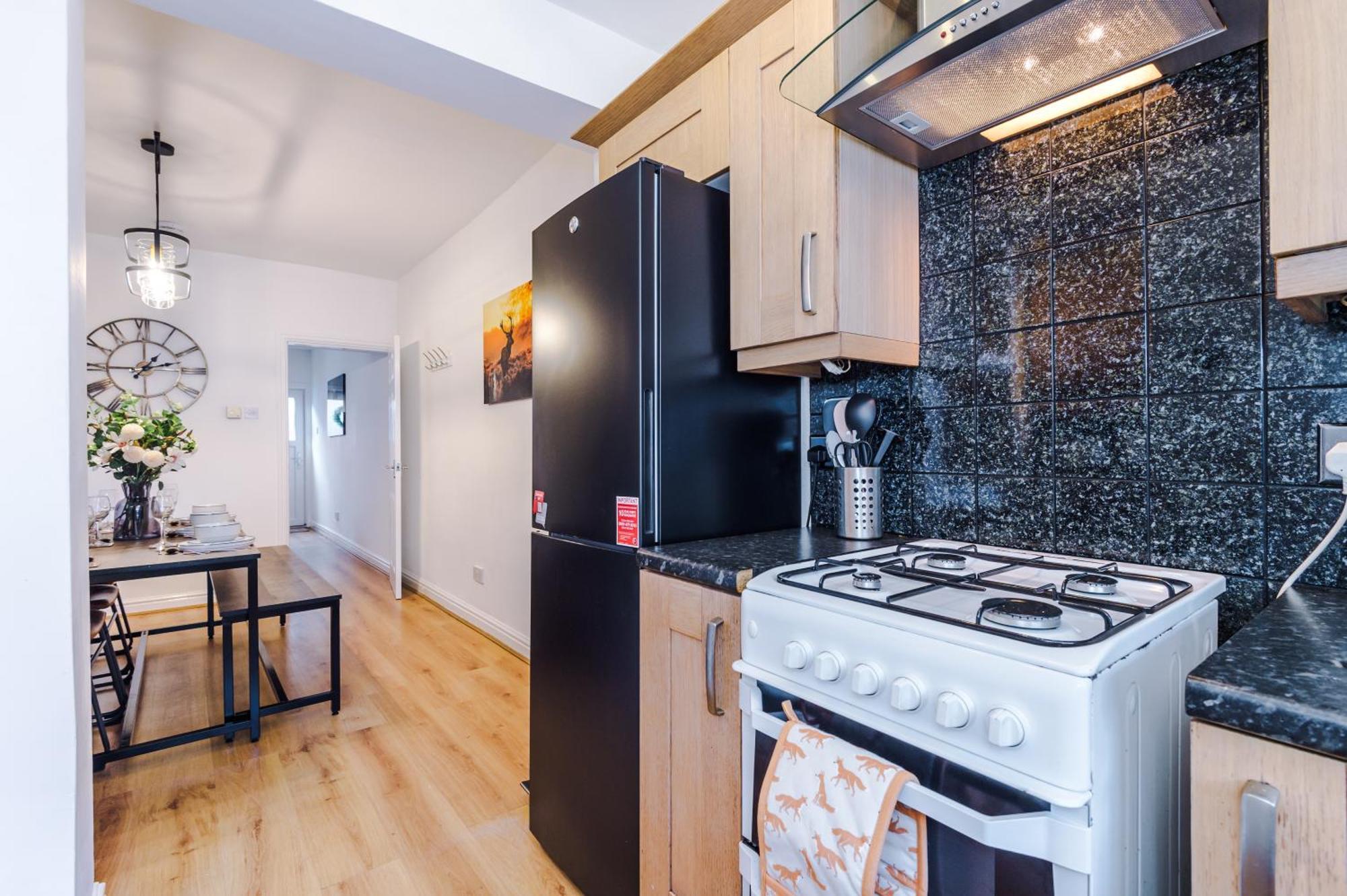 New! Spacious 2-Bed Home In Chester City-Centre By 53 Degrees Property, Ideal For Couples & Small Groups, Great Location - Sleeps 5 Dış mekan fotoğraf