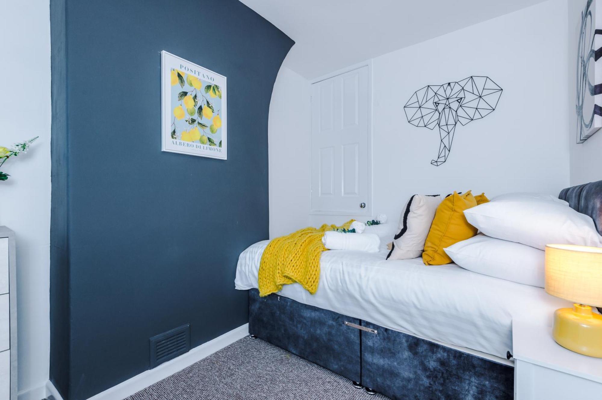 New! Spacious 2-Bed Home In Chester City-Centre By 53 Degrees Property, Ideal For Couples & Small Groups, Great Location - Sleeps 5 Dış mekan fotoğraf