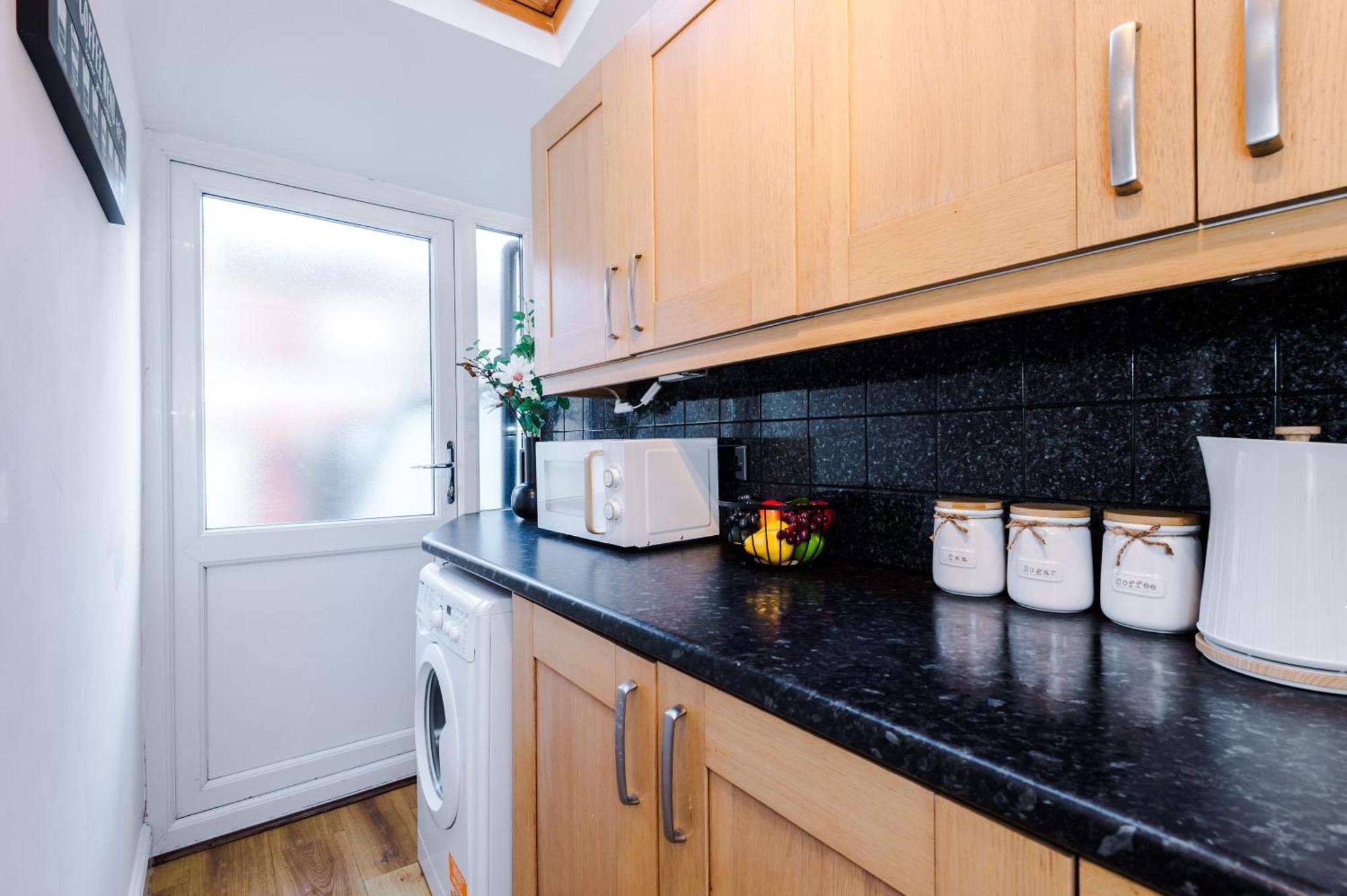 New! Spacious 2-Bed Home In Chester City-Centre By 53 Degrees Property, Ideal For Couples & Small Groups, Great Location - Sleeps 5 Dış mekan fotoğraf