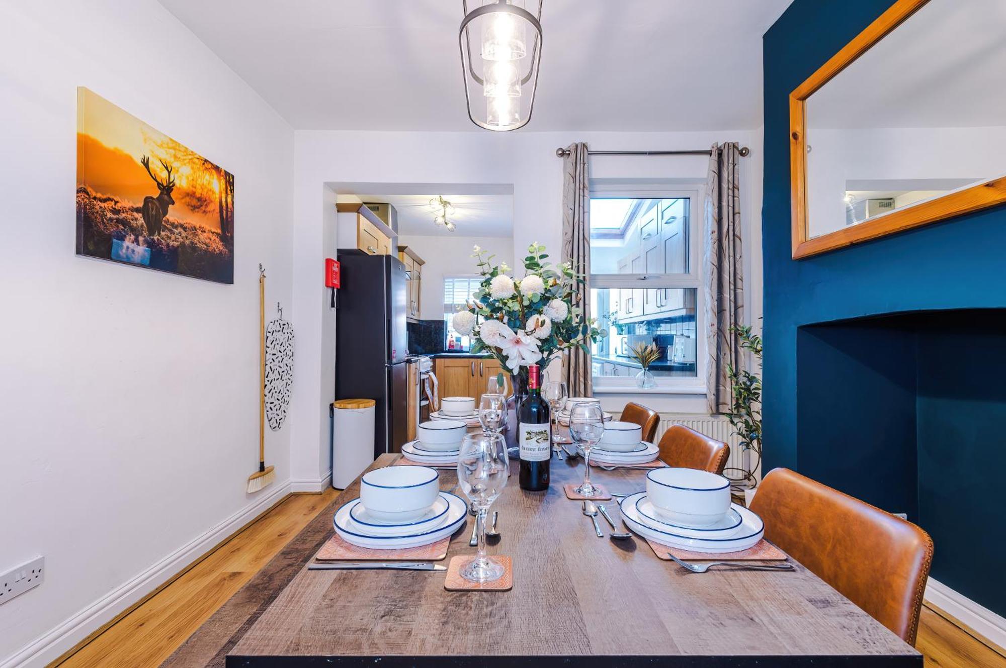 New! Spacious 2-Bed Home In Chester City-Centre By 53 Degrees Property, Ideal For Couples & Small Groups, Great Location - Sleeps 5 Dış mekan fotoğraf